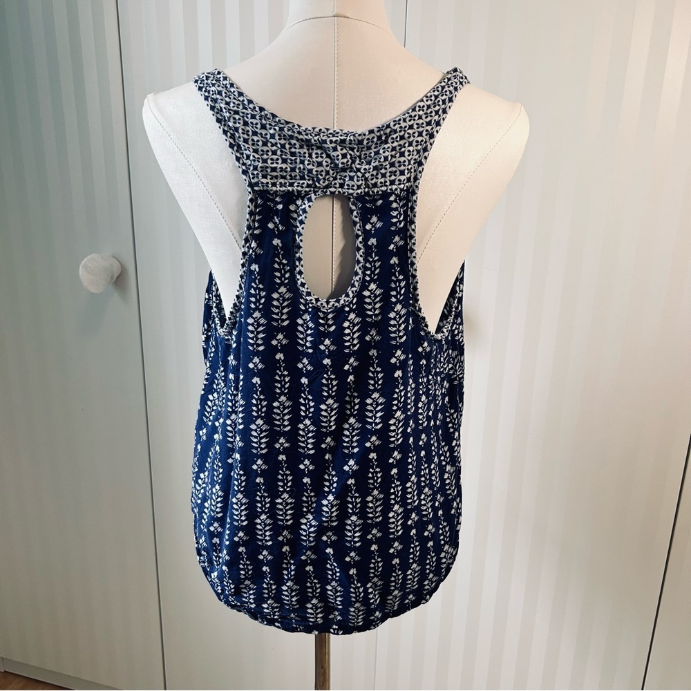Hollister blue with white flowers tank Size L